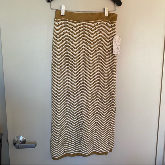 NWT Willow & Wind | Tan & White Chevron Knit High Waisted Side Slits Midi Skirt - Picture 1 of 6